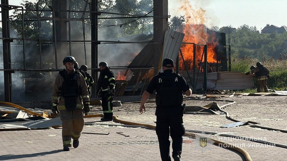 В полиции показали последствия вражеских ударов по Запорожью