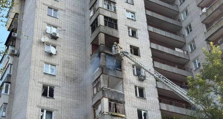 Росіяни вгатили по багатоповерхівці в Запоріжжі: виникла пожежа
