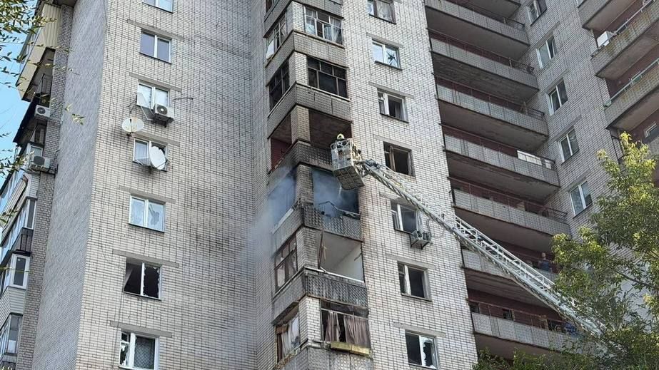 Росіяни вгатили по багатоповерхівці в Запоріжжі: виникла пожежа