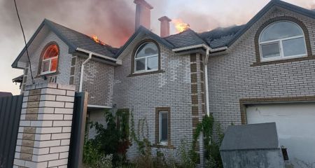 Будинки та склади палали після ударів по Запоріжжю й області