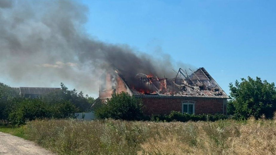 Били БпЛА по цивільних: у поліції показали наслідки атак на Запоріжжі