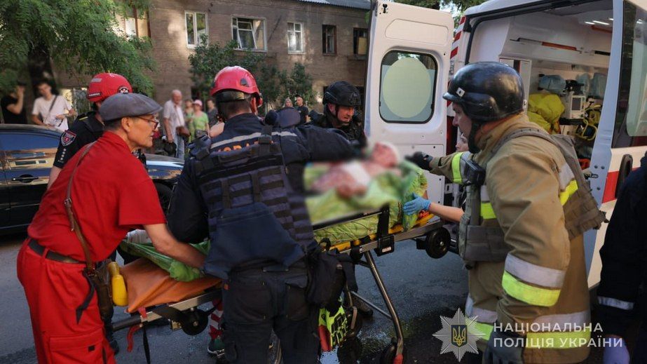 Полиция Запорожья показала последствия российских ударов по гражданских