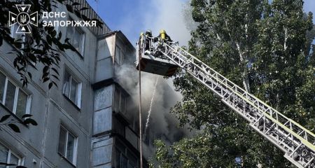 Балконы горели в многоэтажке в Запорожье &ndash; кадры
