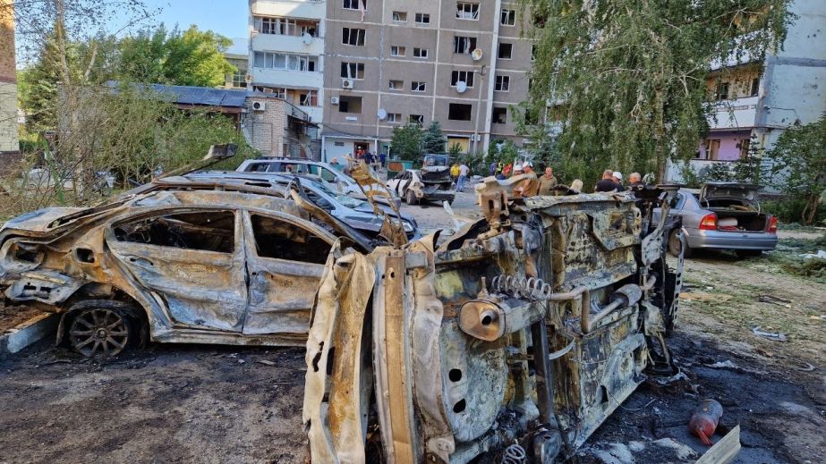 Обломки, воронка и пепелище: экологи показали последствия удара по Запорожью