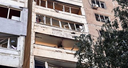 Понад 50 вибитих вікон "закрили" після удару по Запоріжжю
