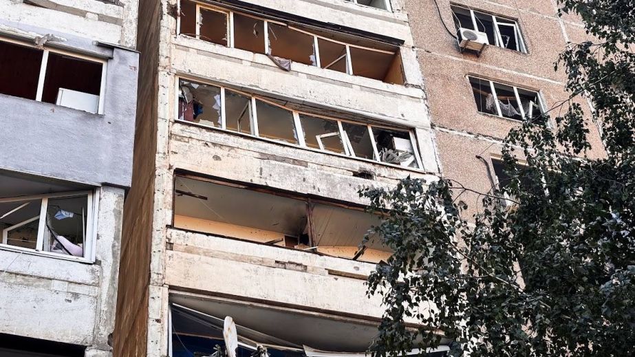 Более 50 выбитых окон "закрыли" после удара по Запорожью