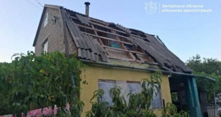 Вражеский БпЛА атаковал дом под Запорожьем: есть пострадавшая