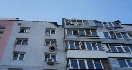 Росіяни вгатили по багатоповерхівці в Запоріжжі &ndash; наслідки