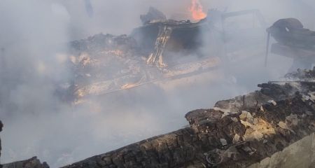 Будинок, сараї й авто полали після обстрілів у передмісті Запоріжжя