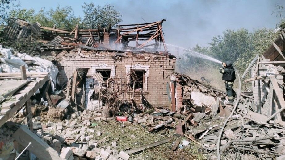 Дома, магазин и авто горели в Запорожье из-за российских обстрелов
