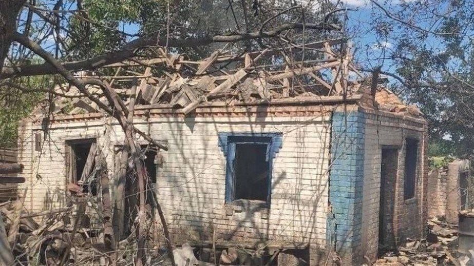 Жертва та четверо поранених: РФ обстріляла десятки громад на Запоріжжі