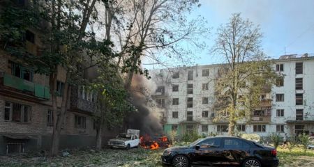 Россияне бомбили Запорожье: на месте удара пылают автомобили
