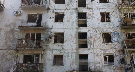 Багатоповерхівка, гаражі й автівки горіли через обстріли Запоріжжя