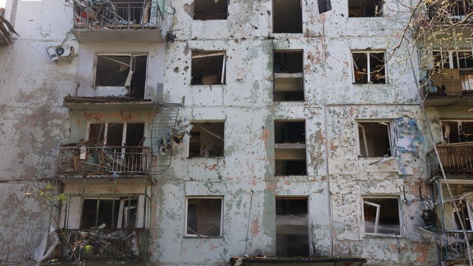 Многоэтажка, гаражи и авто горели из-за обстрелов Запорожья