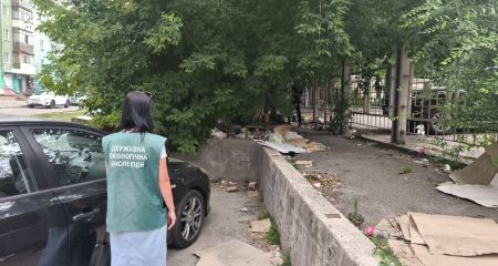 Горы мусора и хлама обнаружили в центре Запорожья