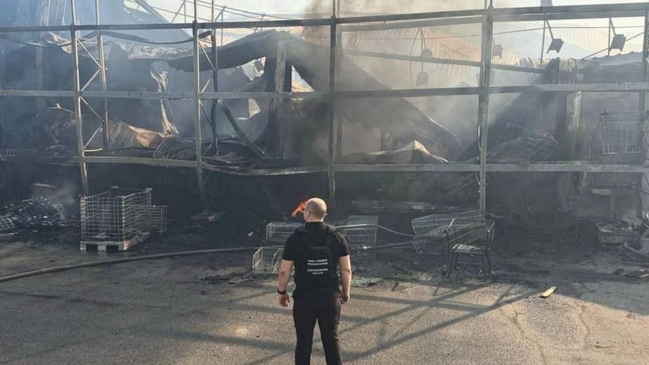 Военное преступление: враг уничтожил "Эпицентр" в Запорожье