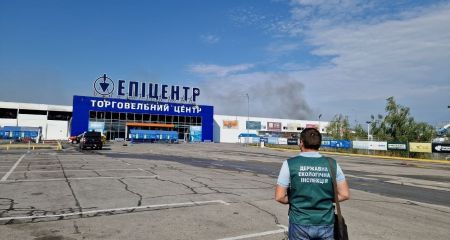 Удар по ТЦ в Запорожье оставил более 13 тысяч кв. м засоренной территории