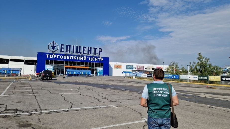 Удар по ТЦ в Запоріжжі залишив понад 13 тис. кв. м засміченої території