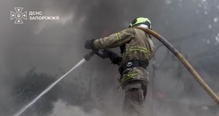 Гаражи пылали из-за окурка в Запорожье &ndash; детали