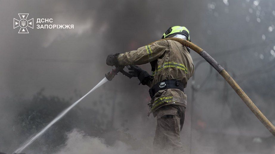 Гаражі палали через недопалок у Запоріжжі &ndash; деталі