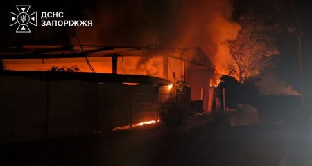 12 пожеж спалахнули через обстріли росіянами передмістя Запоріжжя