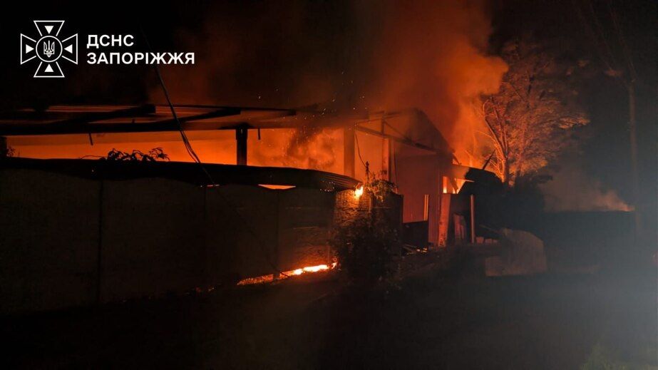 12 пожеж спалахнули через обстріли росіянами передмістя Запоріжжя