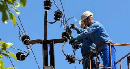 На Запоріжжі повернули світло 10 тис. родин, знеструмленим обстрілами