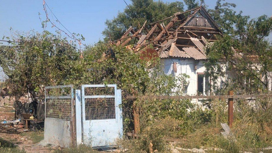 Гатили КАБами та FPV: поліціянти показали наслідки атак на Запоріжжі