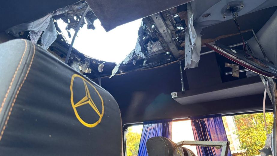 Росіяни вдарили по маршрутці та автівці в Запоріжжі &ndash; наслідки