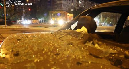 Троє людей постраждали через удар дрона по маршрутці в Запоріжжі
