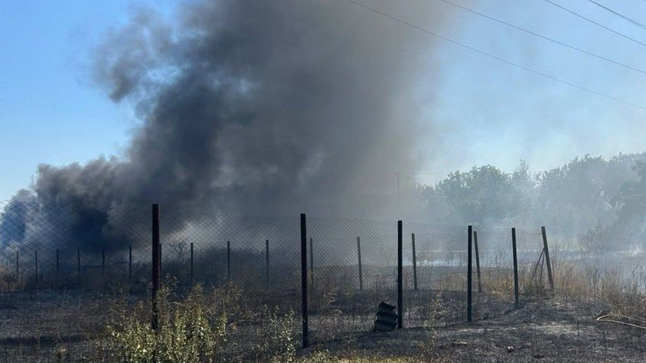 Російські обстріли спричинили пожежі у Запоріжжі та передмісті