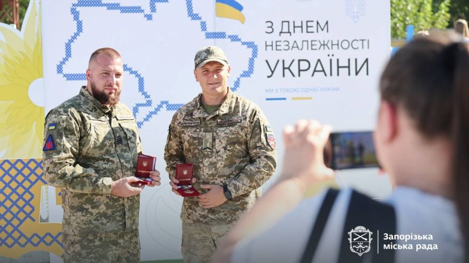Військових і цивільних нагородили в Запоріжжі до Дня Незалежності