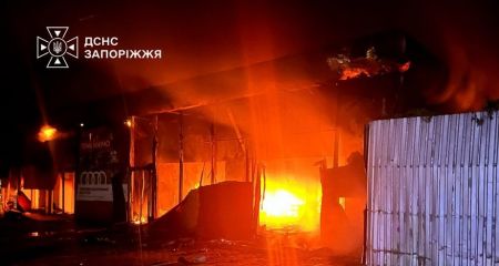 Будинок, СТО та торговельні павільйони обстріляла РФ у Запоріжжі