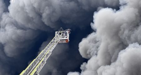 Під загрозою повторних атак: в ДСНС розповіли, як гасили "Епіцентр&rdquo; у Запоріжжі