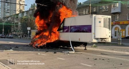 Вантажівка загорілася в Запоріжжі внаслідок атаки дрона (ОНОВЛЕНО)