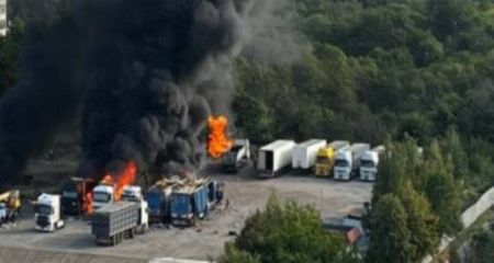 Росіяни атакували Запоріжжя: горять будинки та автостоянка