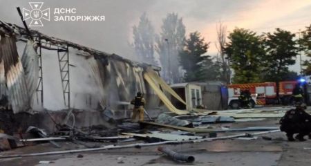 Склад і суха рослинність палали через ворожі обстріли на Запоріжжі