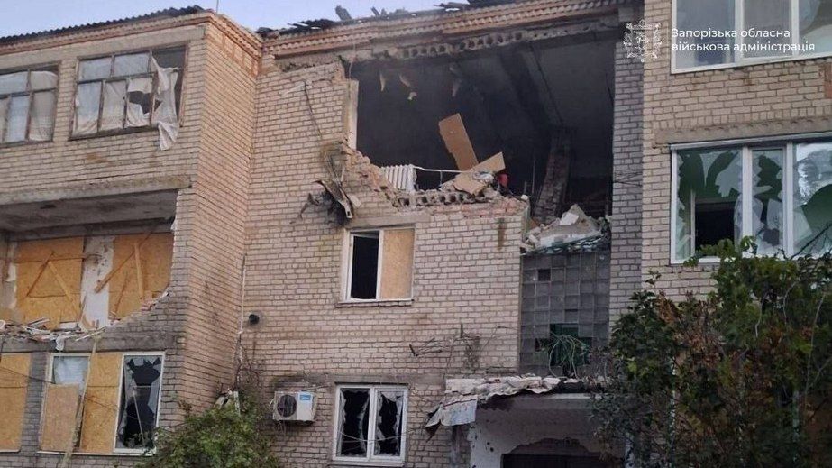 Жертва та семеро поранених: РФ атакувала десятки громад на Запоріжжі