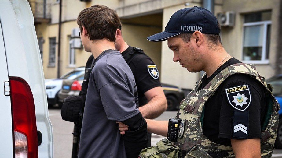 Забытый на месте преступления телефон помог задержать грабителей в Запорожье