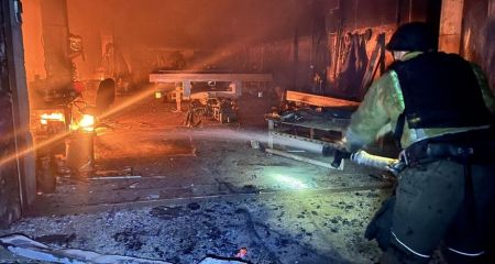 Россияне ударили по СТО в Запорожье: возник масштабный пожар