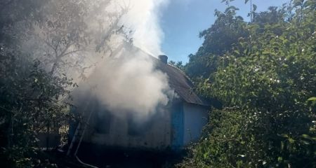 Запорізькі поліціянти показали наслідки ворожих обстрілів