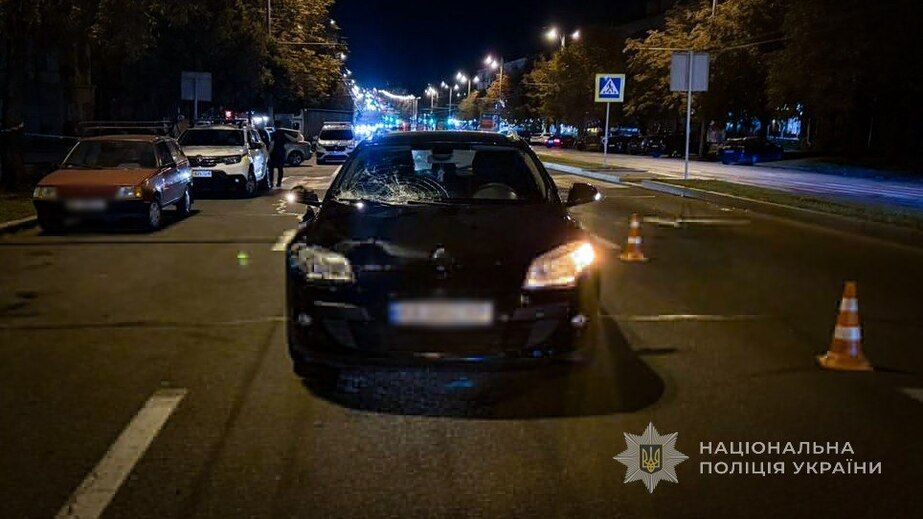 В Запорожье водитель наехал на мужчину и ребенка