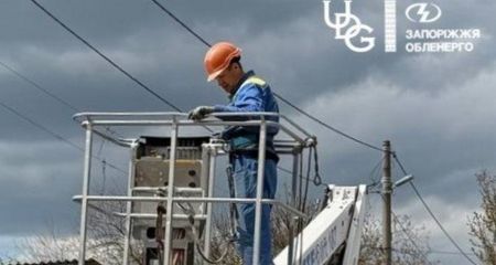 После обстрелов запорожские энергетики запитали 26 тыс. семей