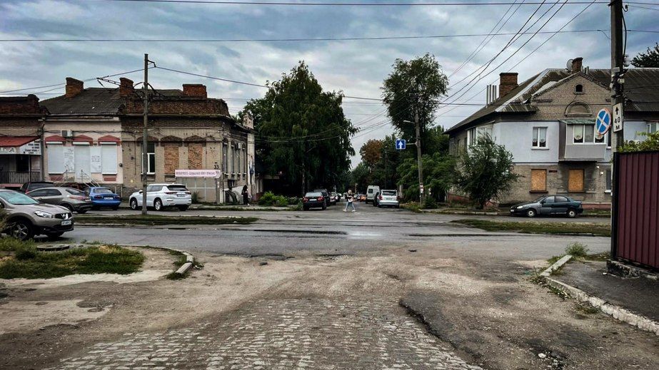 Автомобиль сбил женщину в центре Запорожья: водитель сбежал