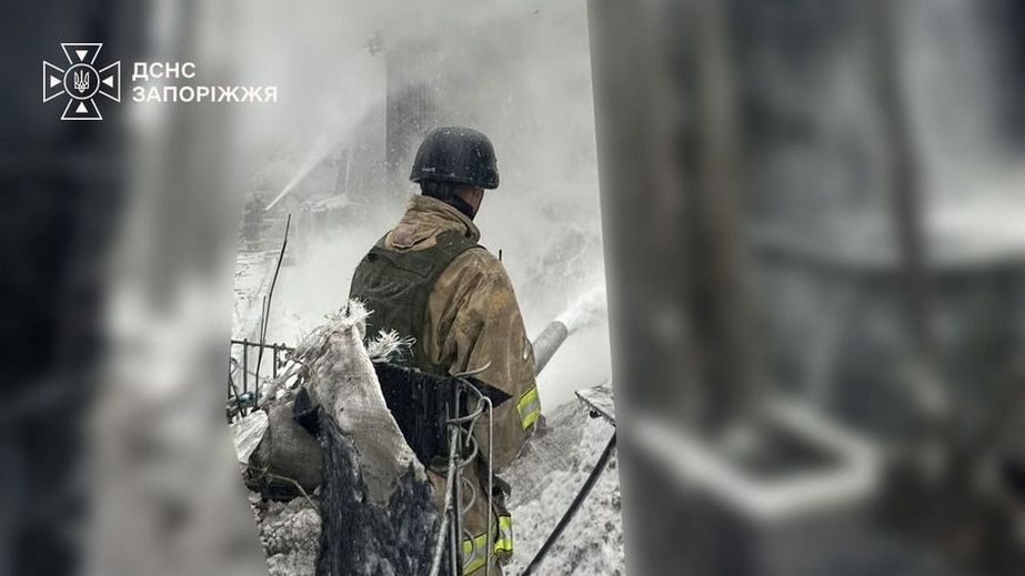 Об&rsquo;єкт інфраструктури та господарча споруда палали після атак на Запоріжжі