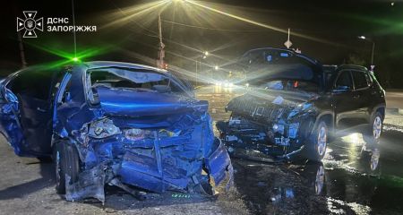 Дві автівки зіткнулися в Запоріжжі: є постраждалі