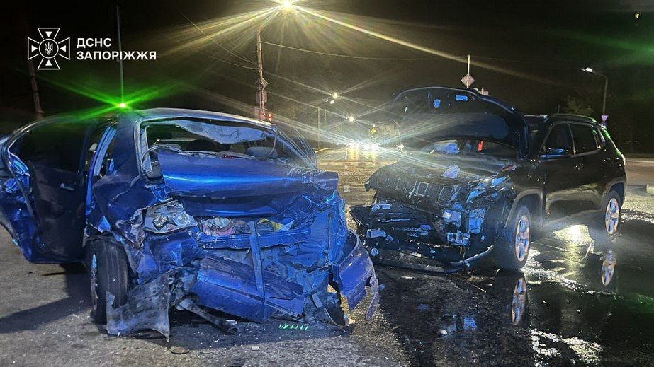 Дві автівки зіткнулися в Запоріжжі: є постраждалі