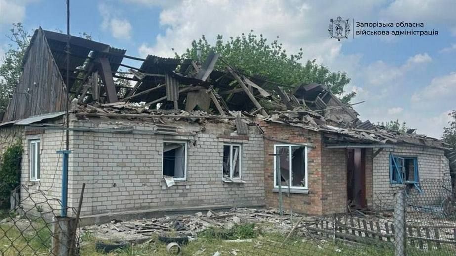 Жертва и 14 раненых: РФ обстреляла громады Запорожья более 1000 раз