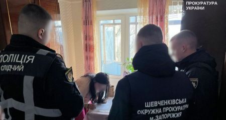Будут судить мать из Запорожья, которая продала собственную дочь за $1000