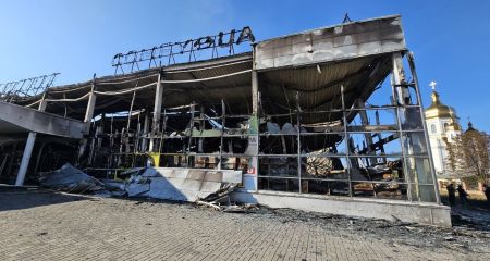 Руїни й вигоріла земля: екологи показали наслідки удару по ТЦ у Запоріжжі